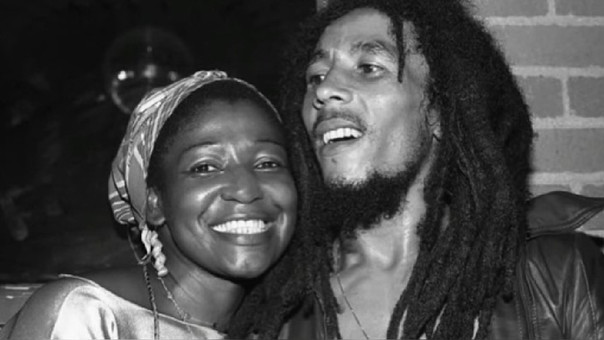 Marley con su esposa Rita Anderson