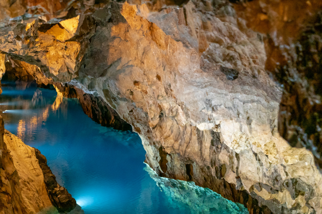  Las cuevas más bonitas de España: gruta de las maravillas en Aracena.