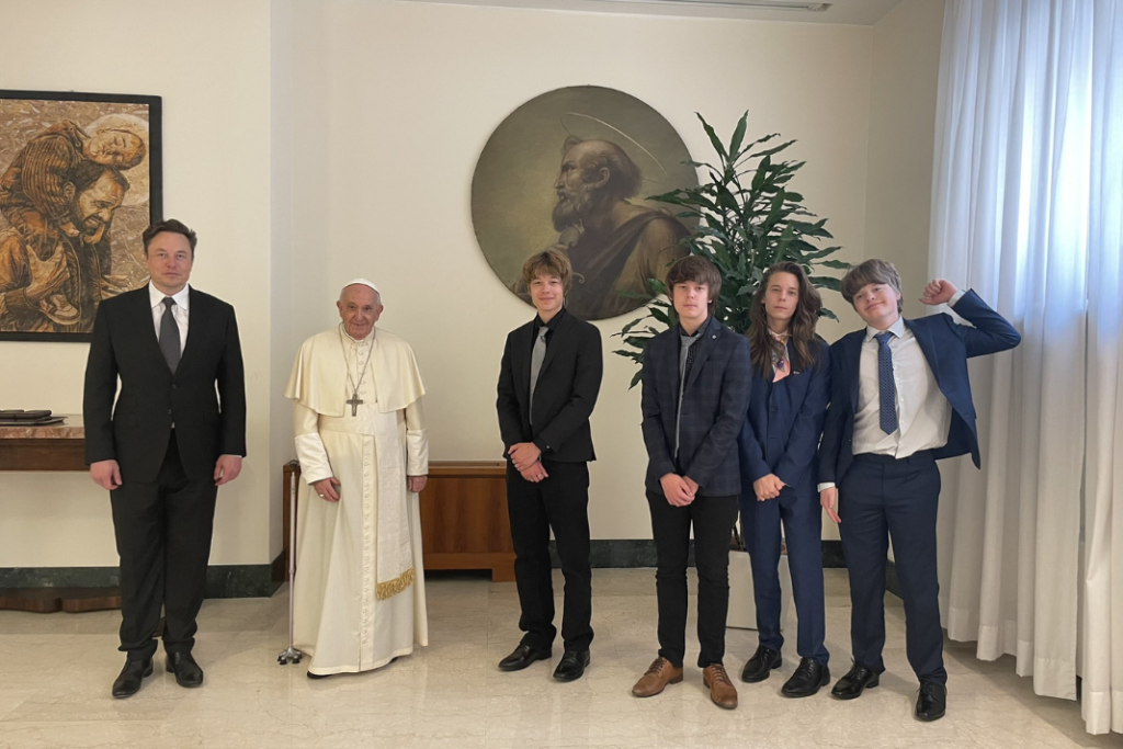Elon Musk visita al Papa con sus hijos