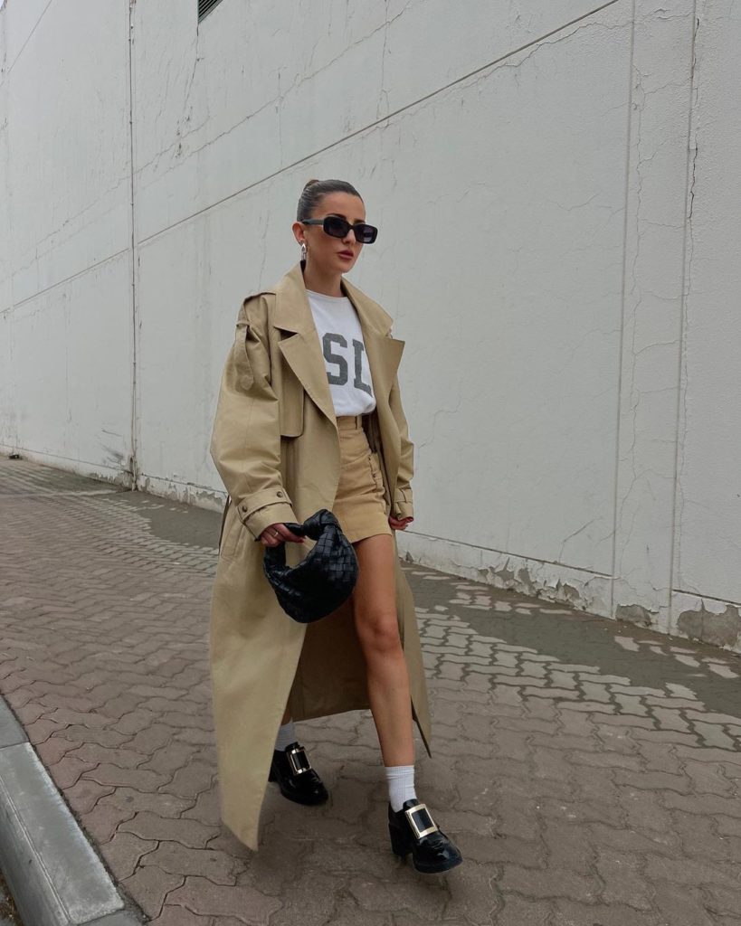 Imagen de Alexandra Pereira con un peinado y outfit estilo Old Money vía Instagram
